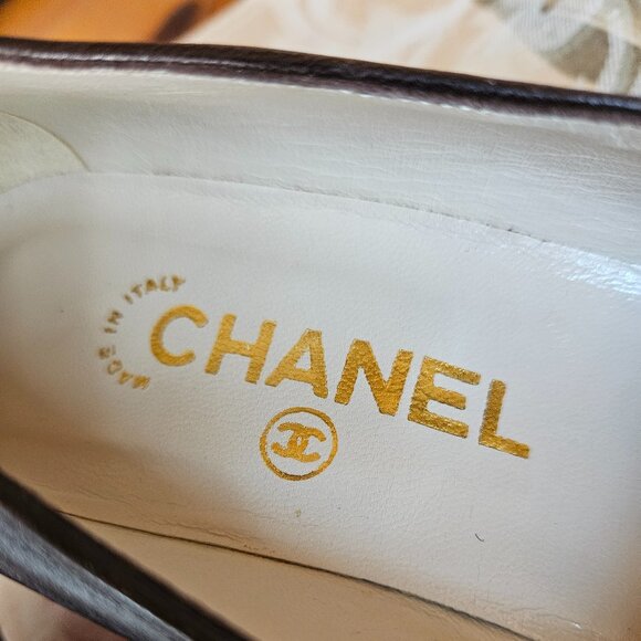 Vintage Chanel Brown and Black Pumps - Picture 6 of 7